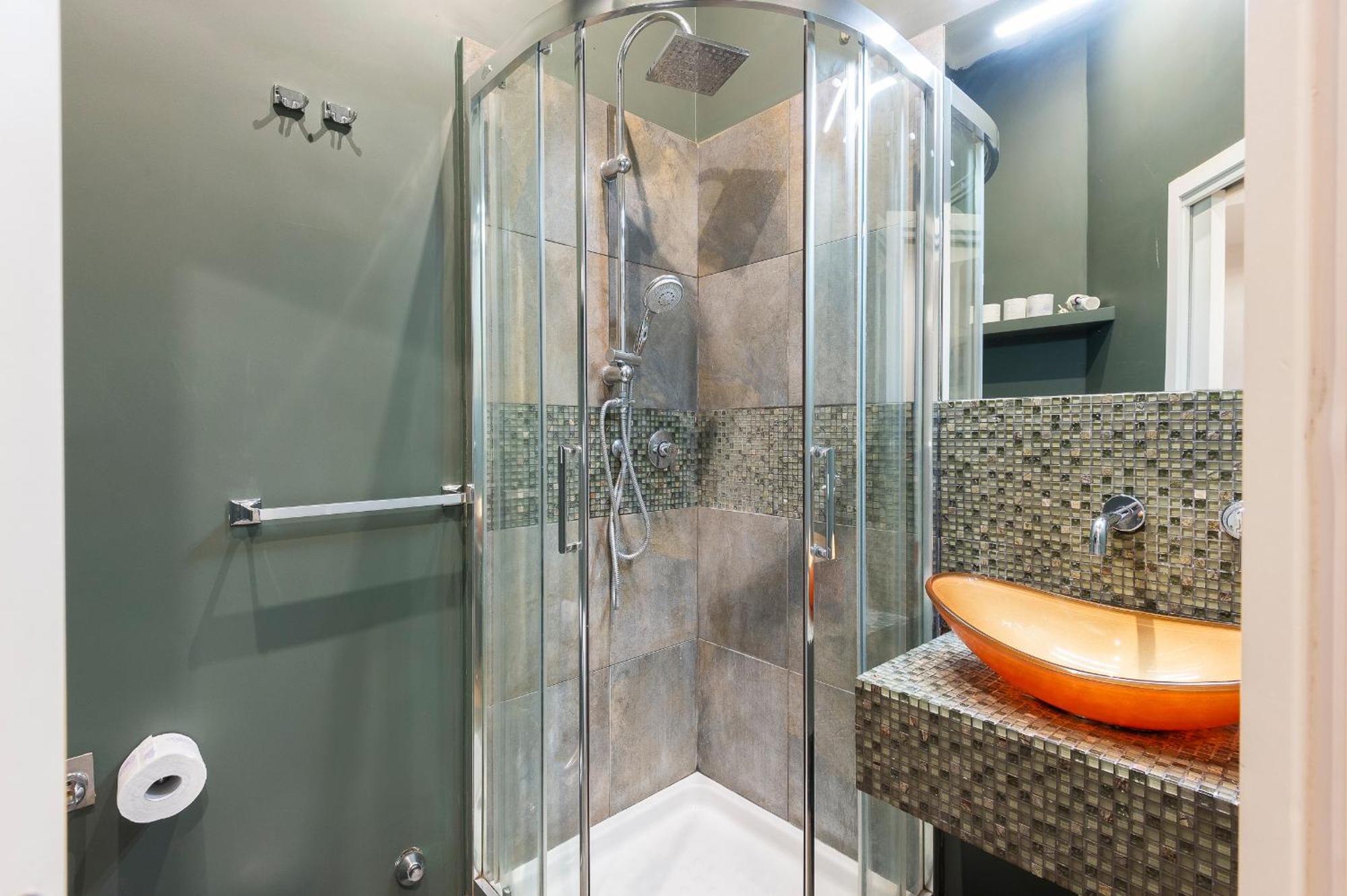 Luxury Three Bedrooms Flat In Center Apartment Rom