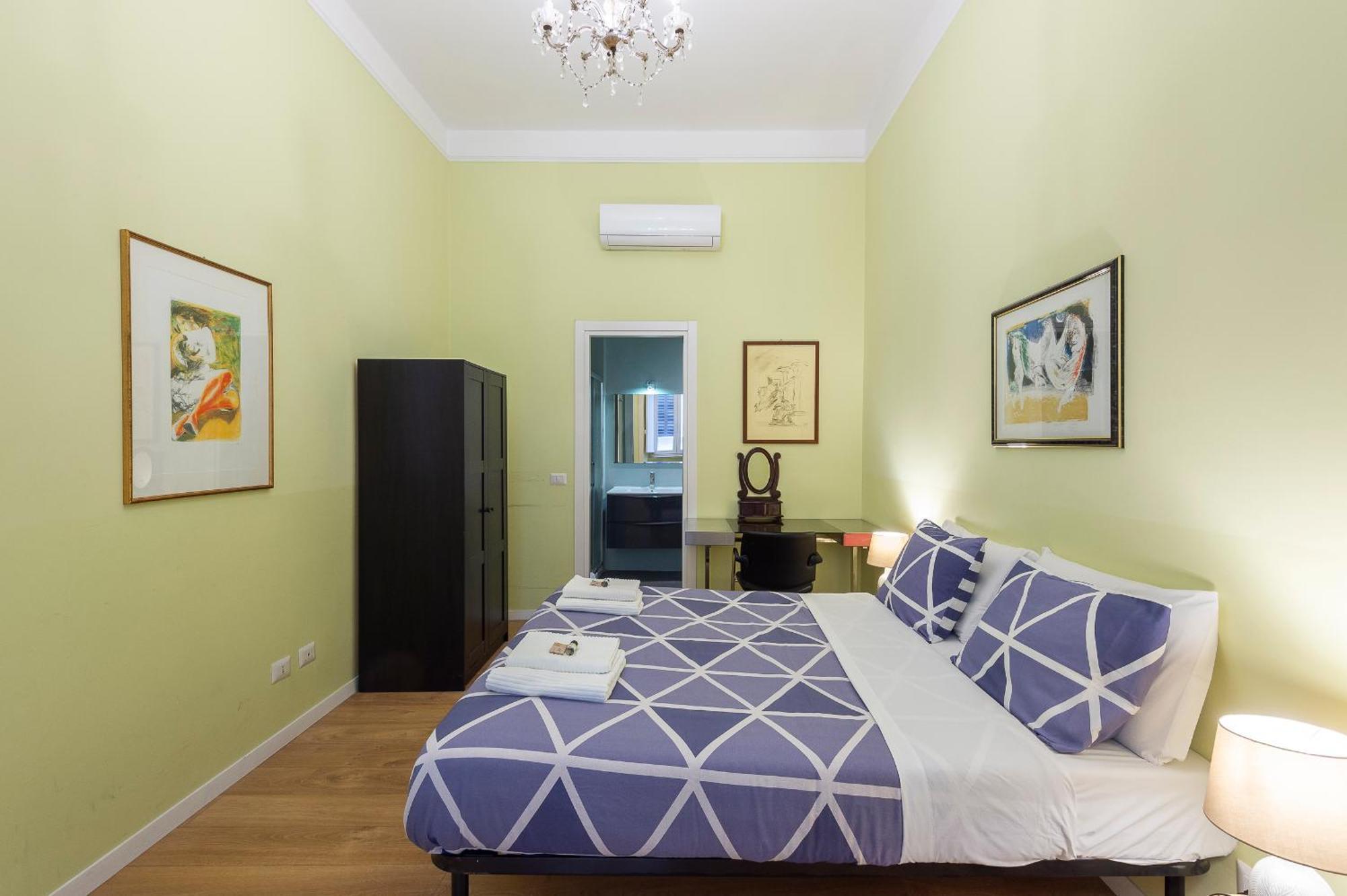Apartment Luxury Three Bedrooms Flat In Center Rom